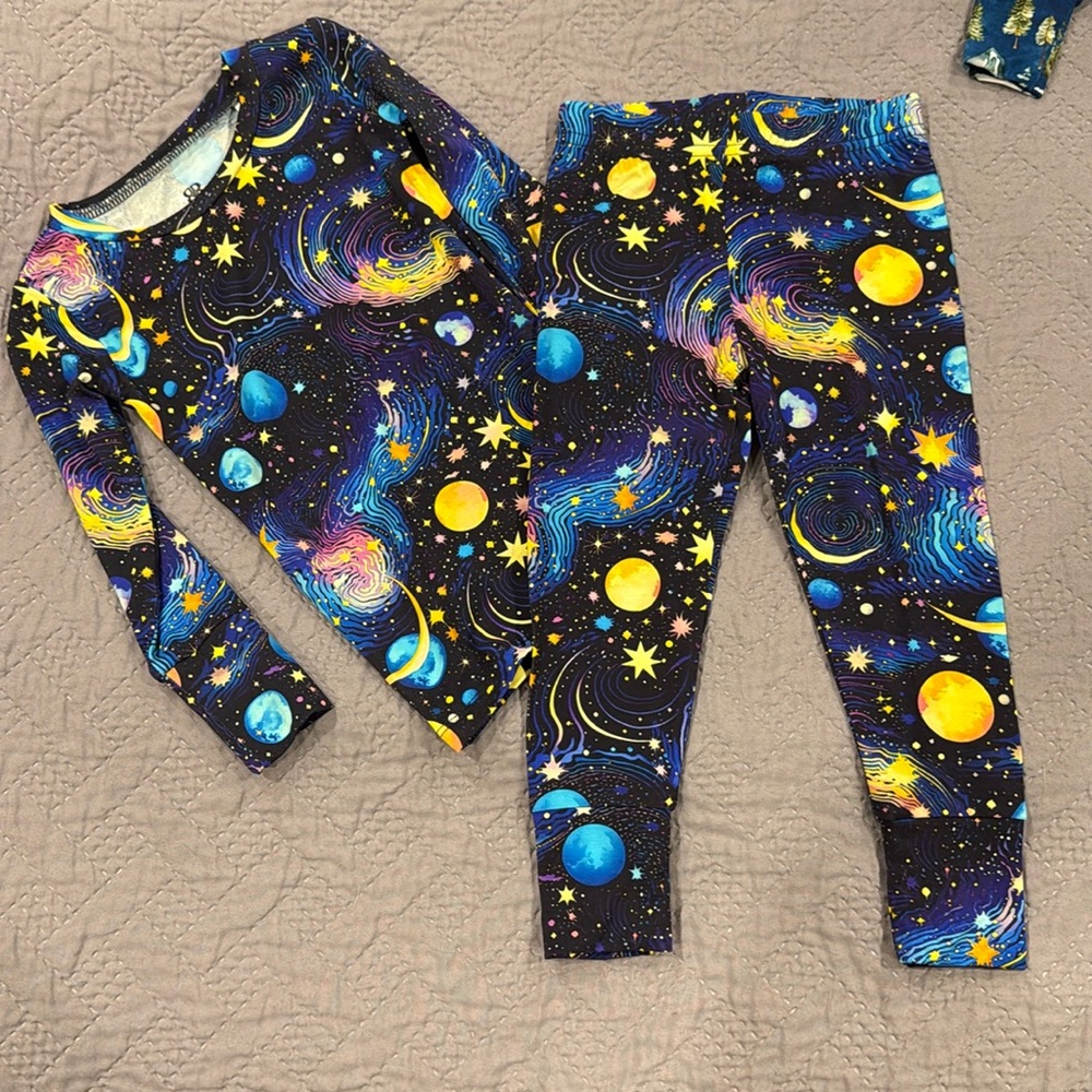 Bums & Roses Star Struck Two-Piece Pajama Set 2T NWOB
